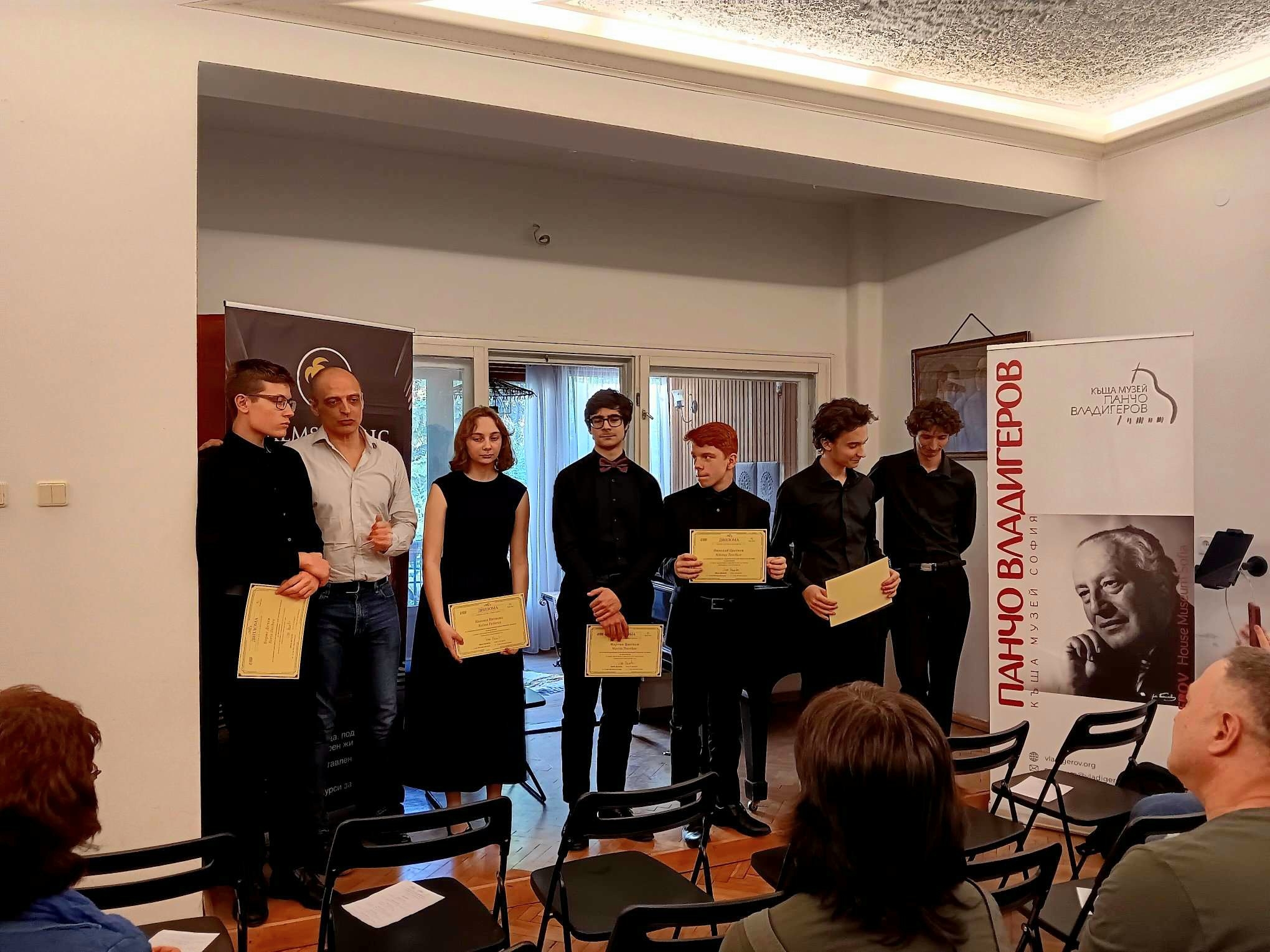 Млади пианисти взеха участие в майсторския клас на Иван Янъков